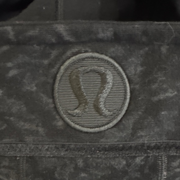 2013 Lululemon Scuba Hoodie LIKE NEW - Picture 2 of 8